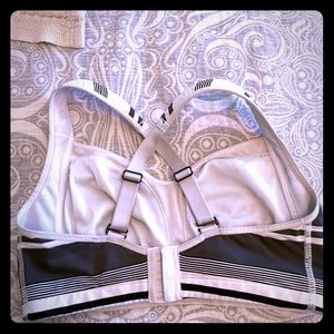 Lululemon Tata Tamer II 34E (34DD)